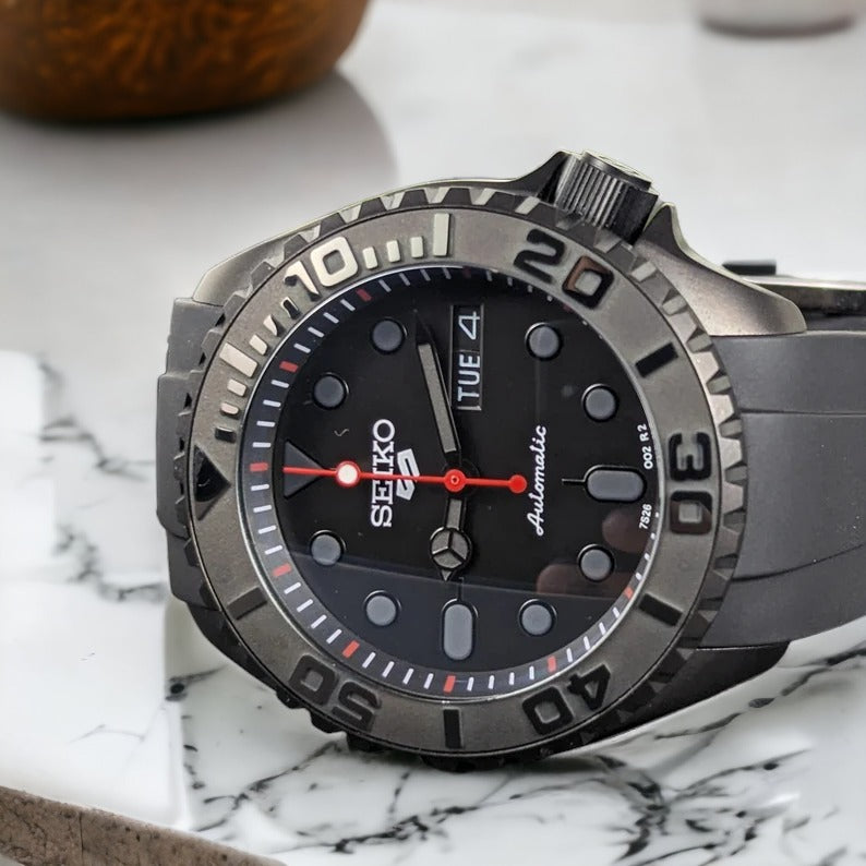 Custom Seiko Black Stealth Mod – ZJani Watches